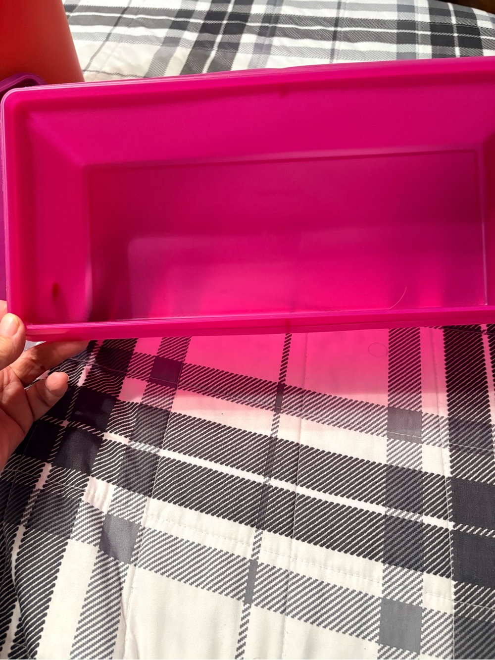 Tupperware Bright Magenta Rectangular Plastic Storage or bread Container - Picture 2 of 5